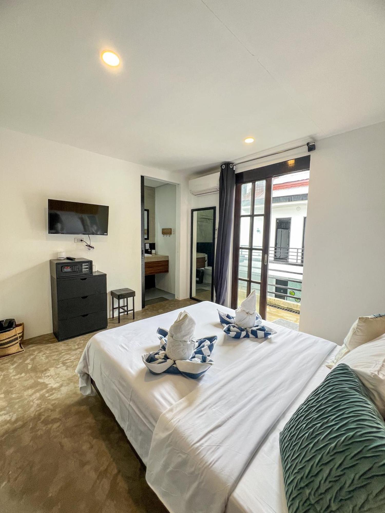 Siargao Bed And Brewery Hotel Хенерал Луна Екстериор снимка